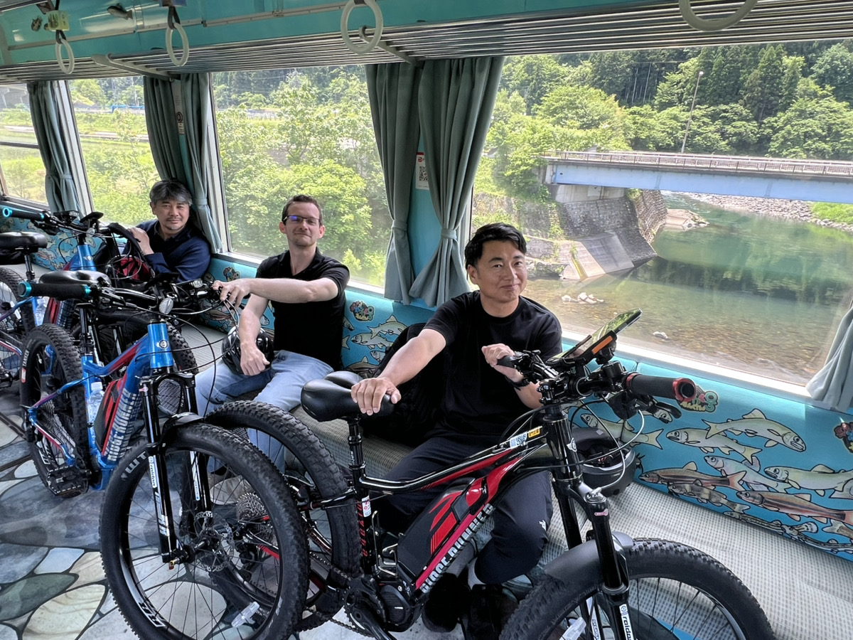 Nagara River Cycling – Gujo (Train & Ride)